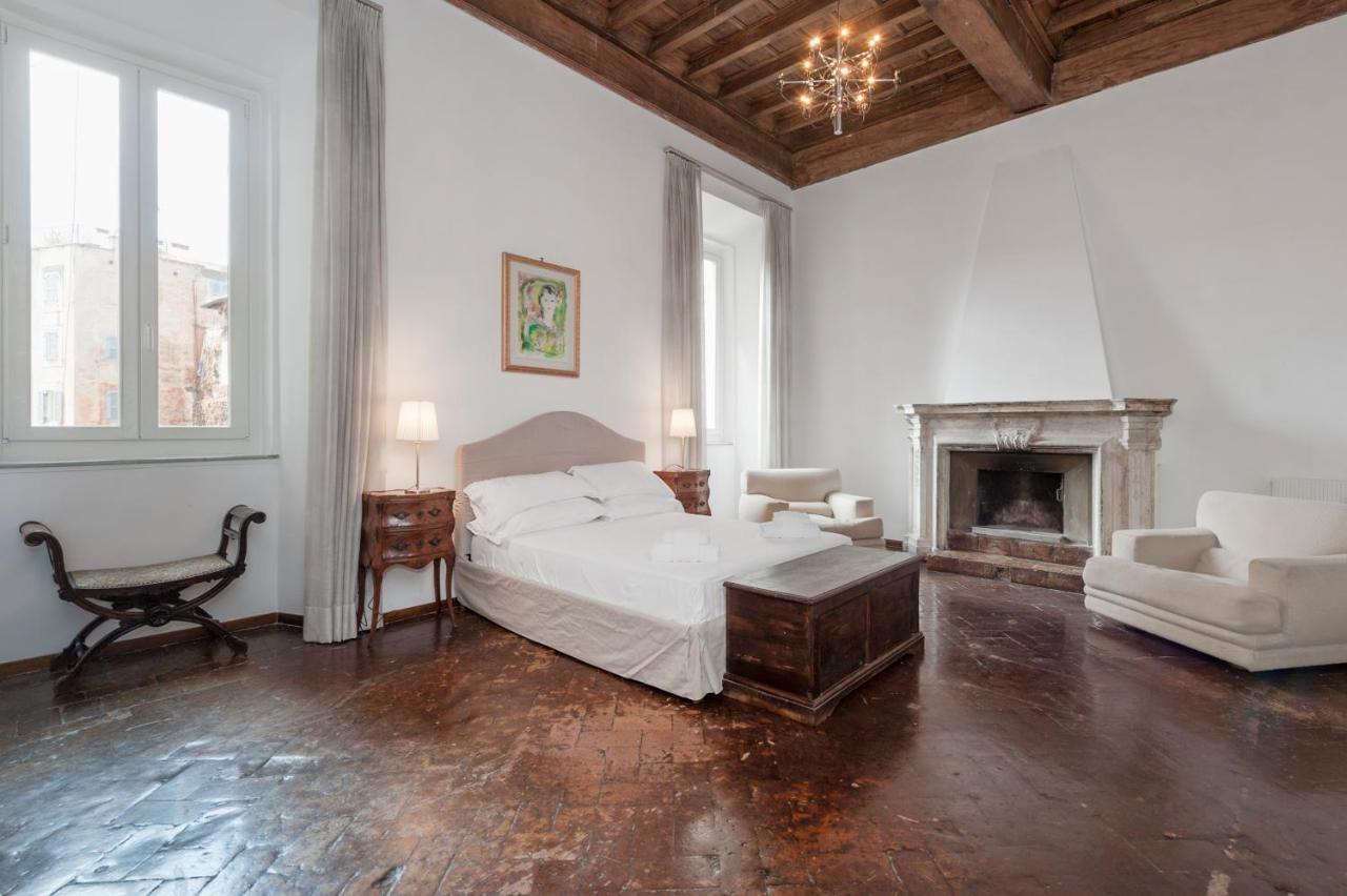Ancient Palace In Downtown Rome Buitenkant foto