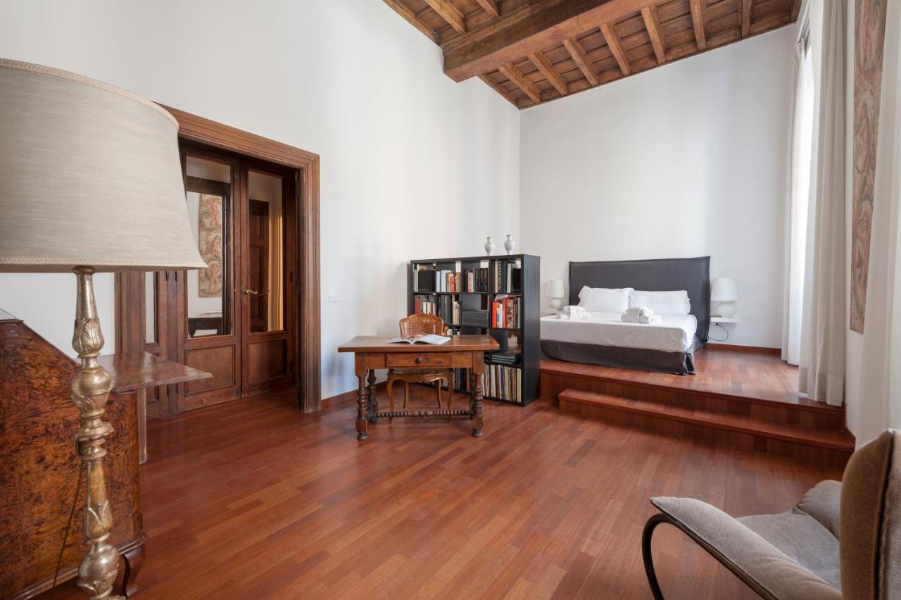 Ancient Palace In Downtown Rome Buitenkant foto