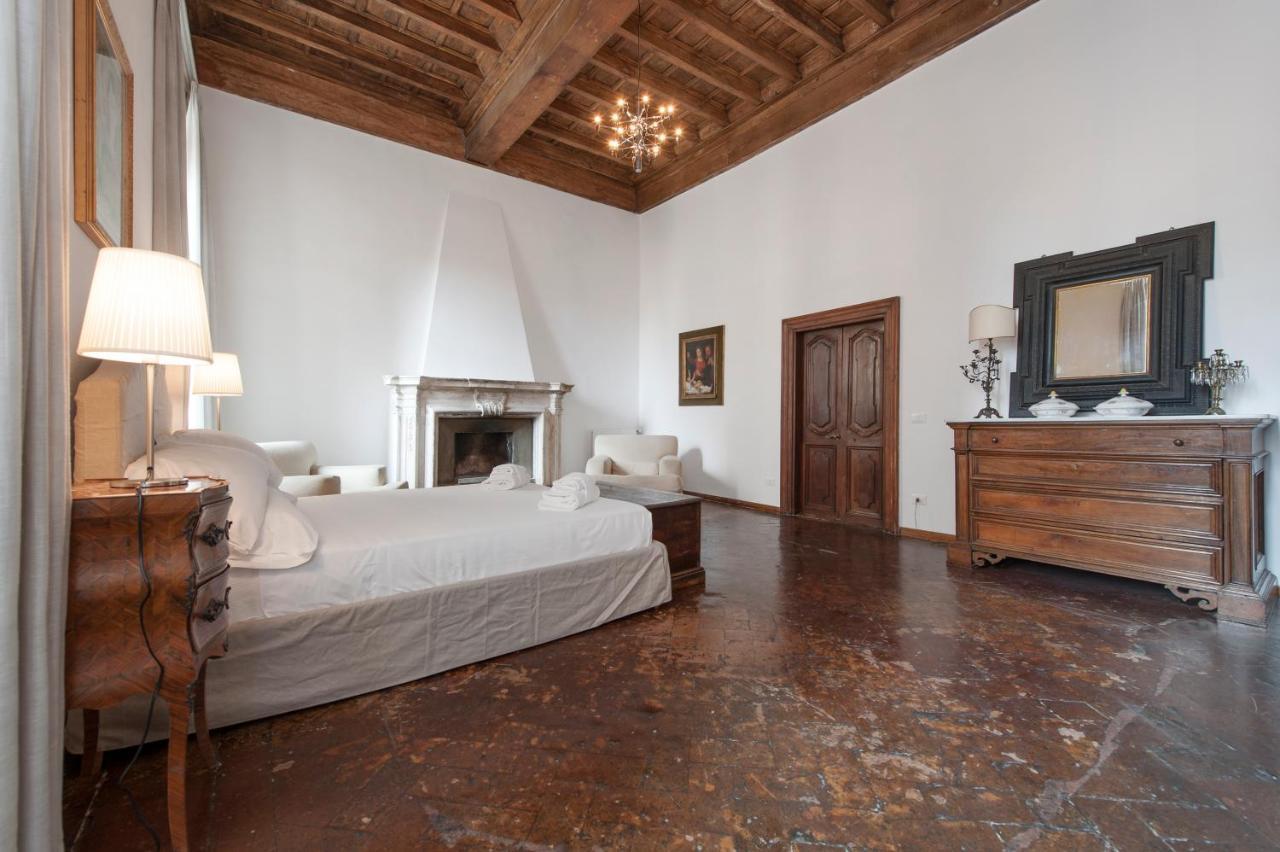 Ancient Palace In Downtown Rome Buitenkant foto